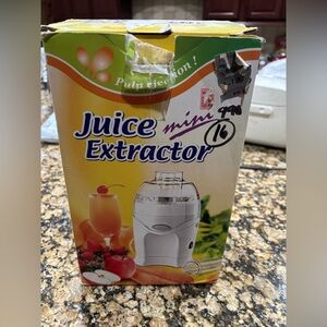 Like New Mini Juice Extractor